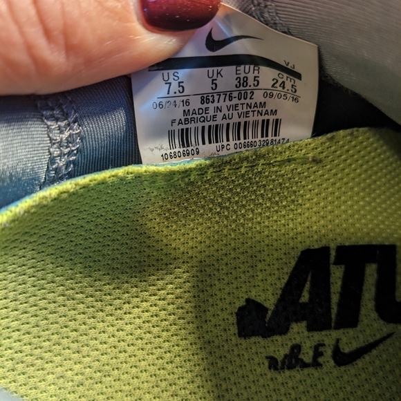 NIKE Running Walking Tennis Shoes - Picture 13 of 14